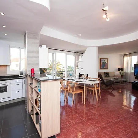 Apartment Spectacular Sea Views, 2 Bed,2 Bath *